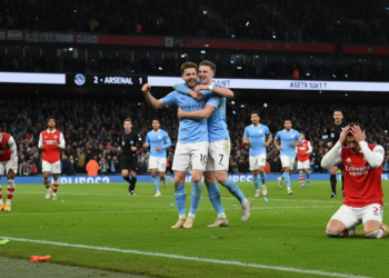 Arsenal lose 2-1 to Manchester City as title race tightens
