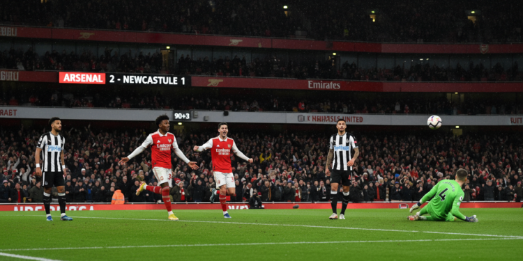 Arsenal to beat Newcastle 2-1 at Emirates in Premier League title chase