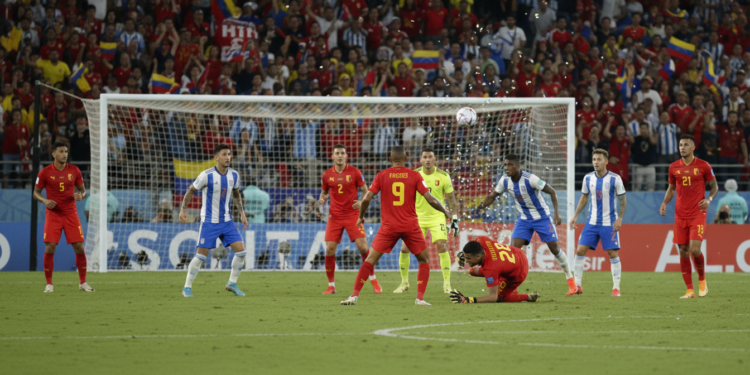 Venezuela, hampered by 18 absences, salvage dramatic 2-2 Copa America draw