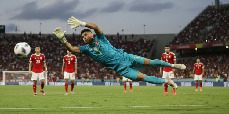 Wuilker Faríñez stars in Copa América to secure Venezuela goalless draw