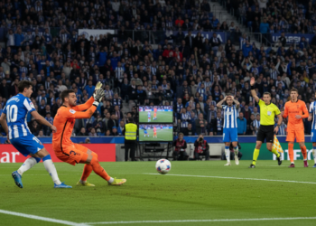 Real Sociedad awarded penalty after VAR review but David Soria saves