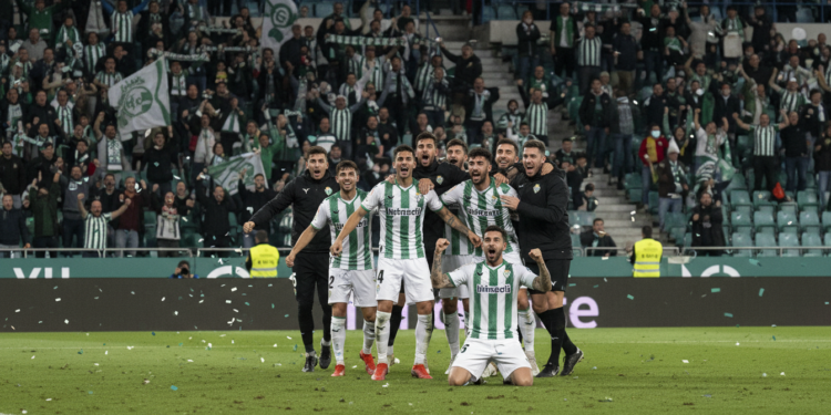 Elche secures first away win of LaLiga season, climbs clear of relegation