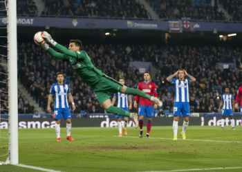 Espanyol held to goalless draw by Levante as Dmitrovic shines