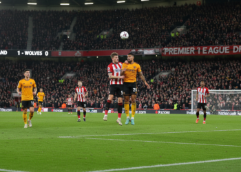 Sunderland seek Premier League revival at Molineux against relegated Wolves