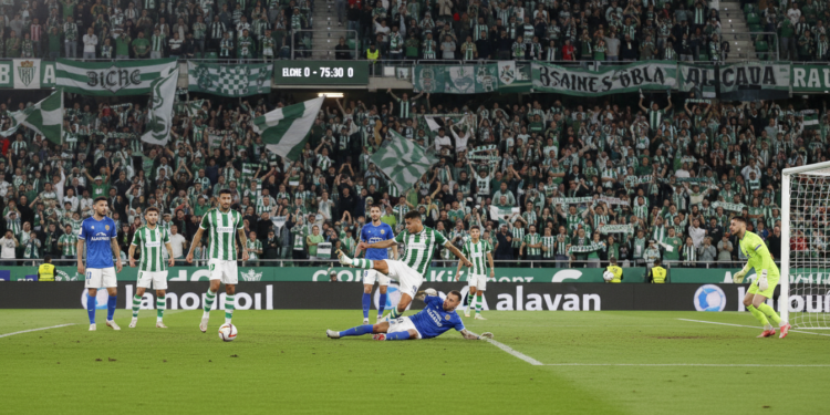 Elche seeks crucial win to secure survival as Alavés visit Martínez Valero