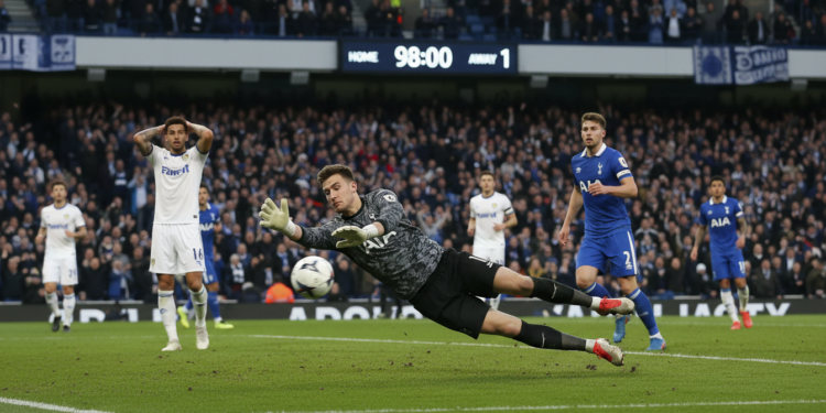 Tottenham keeper Antonin Kinsky rescues point with 98th-minute save against Leeds