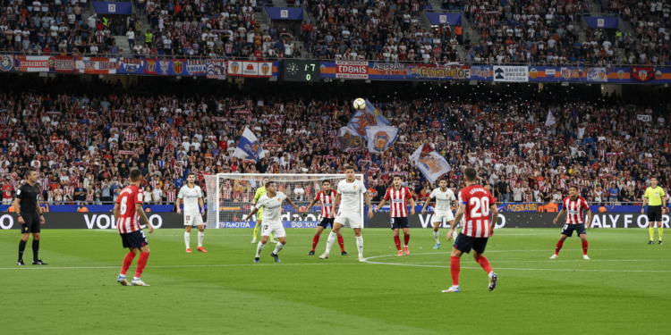 Valencia hosts Rayo at Mestalla in decisive clash for survival and Europe