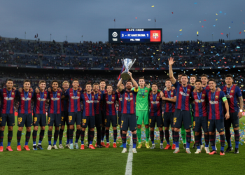Barcelona celebrate LaLiga title despite 3-1 defeat at Valencia as Lewandowski bids farewell