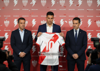 Oscar Trejo Announces Departure from Rayo Vallecano After 10 Seasons