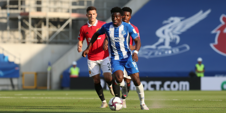 Everton launch bid for El Hadji Malick Diouf to beat Manchester United