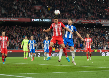 Rayo Vallecano rally late to beat Deportivo Alavés 2-1