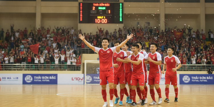 Thai Son Bac claims halfway lead in HDBank National Futsal Championship