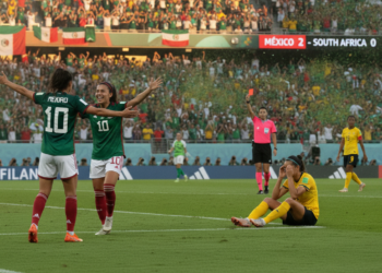 Mexico beat nine-man South Africa 2-0 in World Cup opener