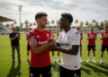 Loïc Badé welcomes Arouna Sangante to Sevilla in Spanish video