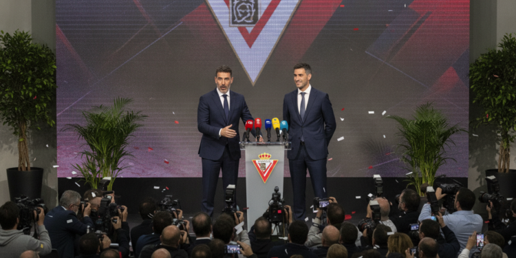 Girona promotes Quique Álvarez to head coach with brother Oscar as assistant