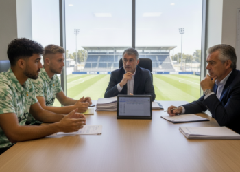 Elche Weighs Josan and Leo Petrot Contract Renewals Before July 1