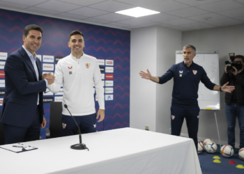 Sevilla signs Jon Guridi as García Plaza readies preseason amid losses