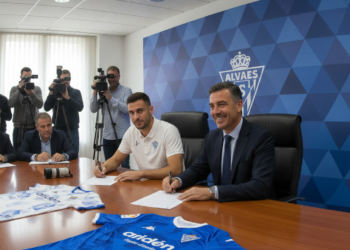 Carlos Protesoni signs two-year extension with Alavés after injury struggles