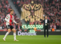 Eintracht Frankfurt submits €5m bid to sign Ajax defender Anton Gaaei