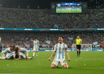Argentina rally late to beat England 2-1, reach 2026 World Cup final