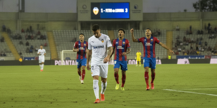 Valencia suffer 3-1 preseason loss to Petro de Luanda in Girona