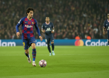 Ferran Torres urged to act as Barcelona hold firm amid PSG interest