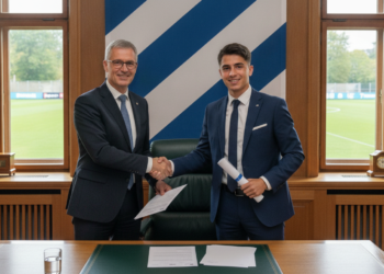 Schalke secures Mertcan Ayhan's contract extension until 2030