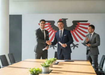 Eintracht Frankfurt confirms Otávio signing on €4.5m deal through 2031