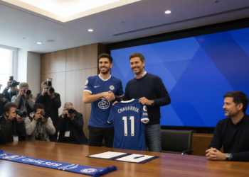 Chelsea complete signing of Pep Chavarría from Rayo Vallecano for £21m