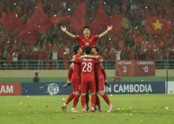 Vietnam clinches Group A with Đình Bắc brace to beat Cambodia