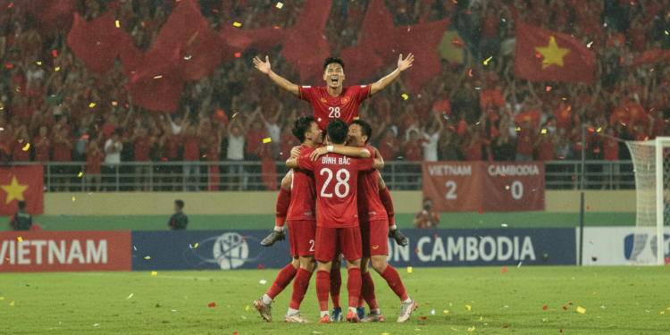 Vietnam clinches Group A with Đình Bắc brace to beat Cambodia